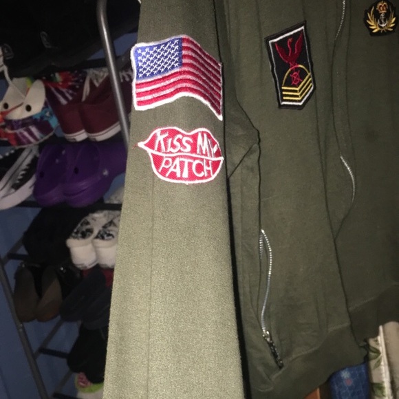 A nice green jacket - Picture 2 of 5